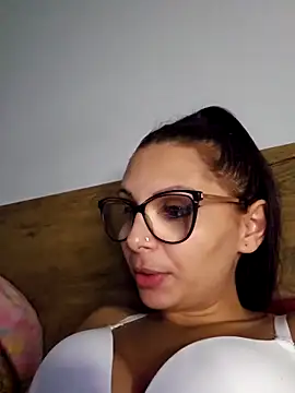 HiddendesireXO01 online show from February 2026 08:28:01 PM