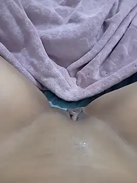 Snapshot of hanina127 chatting on February 2026 03:03:02 AM hanina127 online show from February 2026 03:03:02 AM