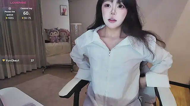 Jolie-22 online show from May 2026 02:09:01 PM