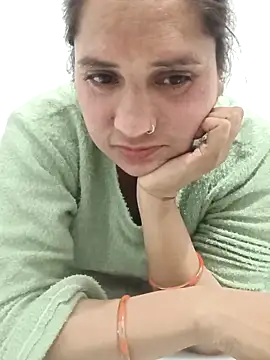 Cute-karisma1234 online show from February 2026 05:31:02 PM