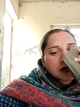 Cute-karisma1234 online show from February 2026 03:07:02 AM