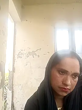 Cute-karisma1234 online show from February 2026 09:31:02 AM