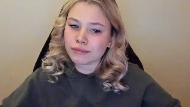 Lulu Di online show from February 2026 11:44:02 PM