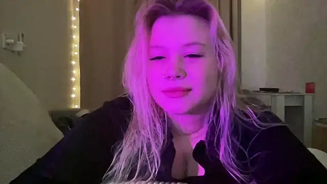 Lulu Di online show from March 2026 09:04:02 PM