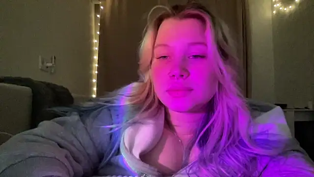 Lulu Di online show from March 2026 06:37:02 PM