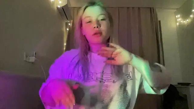 Lulu Di online show from March 2026 09:48:01 PM