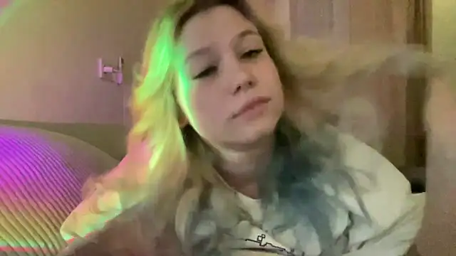 Lulu Di online show from March 2026 08:43:02 PM