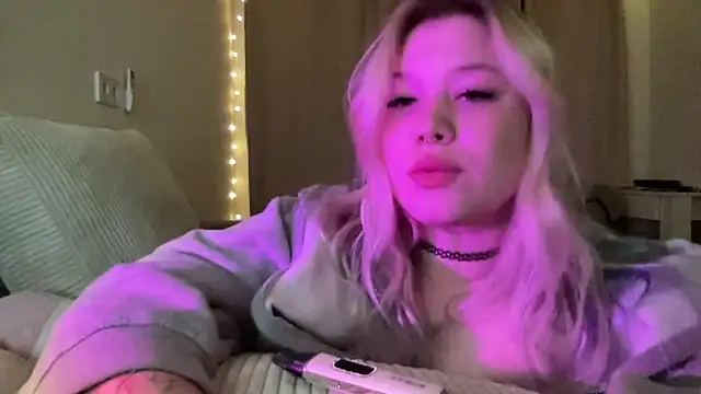 Lulu Di online show from March 2026 07:24:02 PM