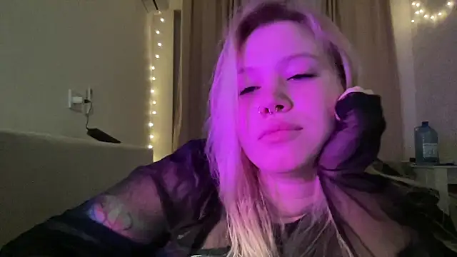 Lulu Di online show from April 2026 08:04:01 PM