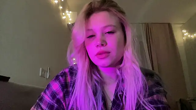 Lulu Di online show from March 2026 07:04:02 PM