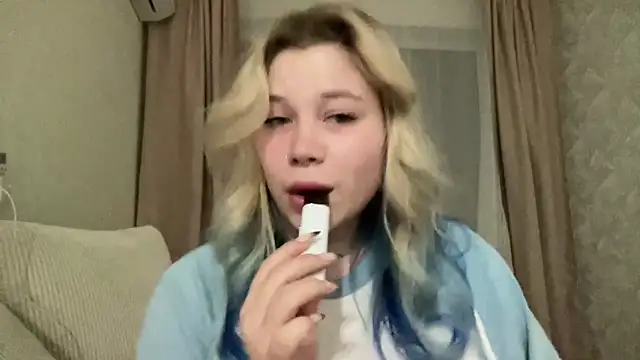 Lulu Di online show from March 2026 09:44:02 PM