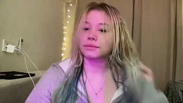 Lulu Di online show from March 2026 05:28:02 PM