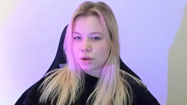 Lulu Di online show from February 2026 10:07:01 PM