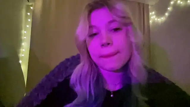 Lulu Di online show from March 2026 12:28:01 AM