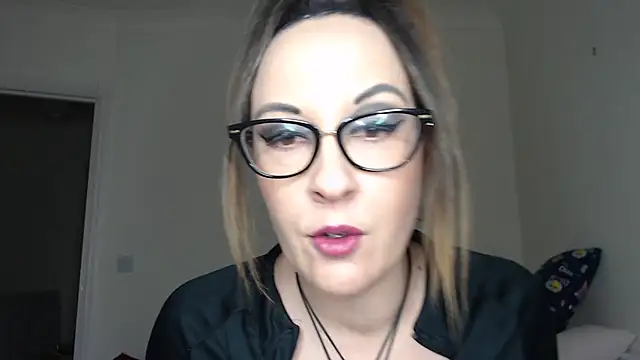 Snapshot of PsychicDominatrix chatting on February 2026 03:44:01 PM PsychicDominatrix online show from February 2026 03:44:01 PM