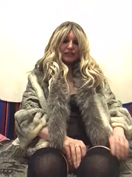 Snapshot of Snejnaya chatting on February 2026 06:28:02 PM Snejnaya online show from February 2026 06:28:02 PM