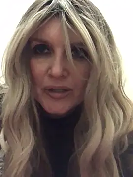 Snapshot of Snejnaya chatting on February 2026 04:18:02 PM Snejnaya online show from February 2026 04:18:02 PM