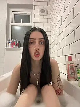 Snapshot of bellaxlauren chatting on March 2026 11:09:01 PM bellaxlauren online show from March 2026 11:09:01 PM