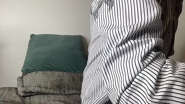 NovaTwinkx online show from February 2026 07:28:01 AM