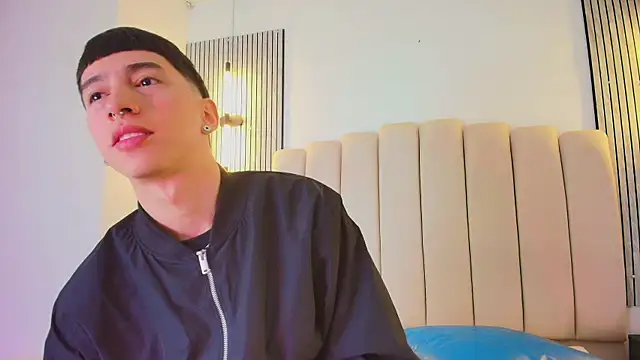 lian cameron online show from April 2026 03:46:02 AM