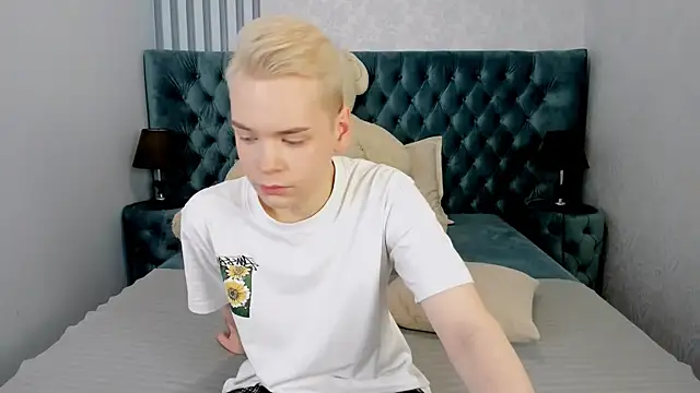 Snapshot of Je_Salvatore chatting on March 2026 07:27:01 AM Je Salvatore online show from March 2026 07:27:01 AM