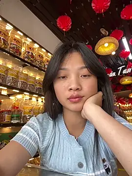 Lyn-be99 online show from April 2026 03:57:02 AM