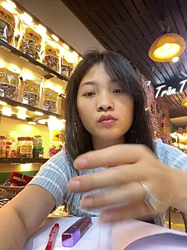 Lyn-be99 online show from April 2026 02:18:02 PM