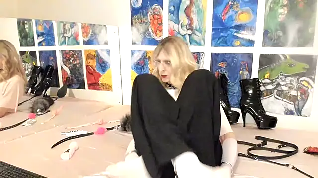 Miaxma online show from April 2026 07:49:01 PM