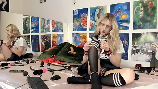 Miaxma online show from April 2026 05:19:02 PM