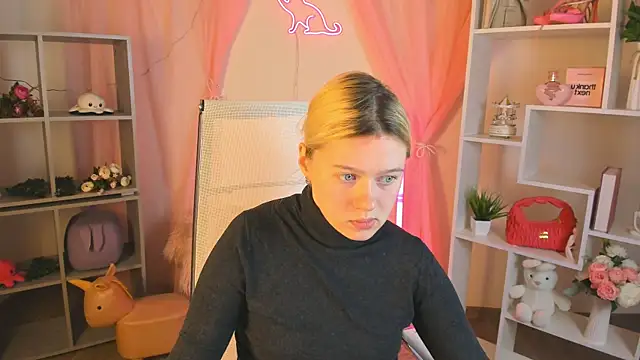 CelestineMauriac online show from April 2026 06:33:02 PM