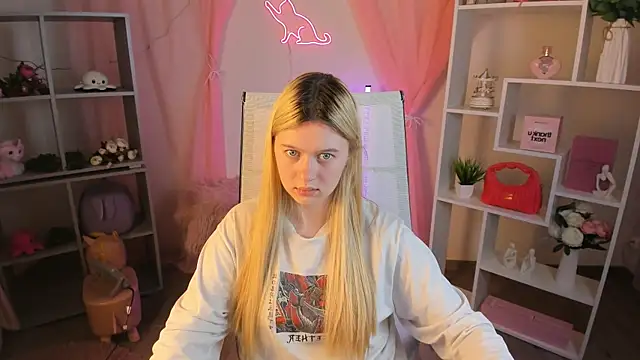 CelestineMauriac online show from April 2026 07:09:02 PM