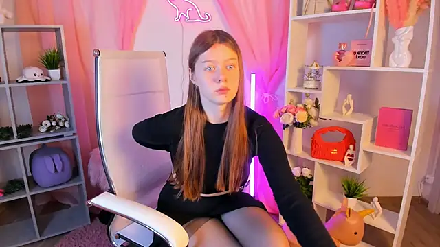 Snapshot of CelestineMauriac chatting on February 2026 06:18:01 PM CelestineMauriac online show from February 2026 06:18:01 PM