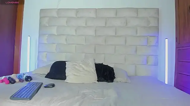 HollyGrey  online show from February 2026 11:32:02 AM