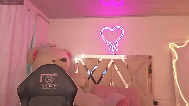 SABRIINA TAY online show from March 2026 11:33:02 AM