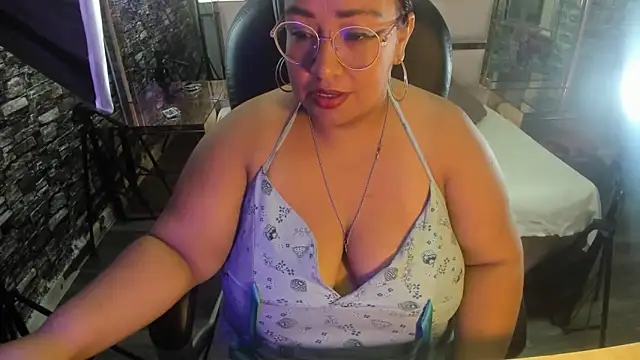 Snapshot of Shara_Oz chatting on February 2026 03:04:02 AM Shara Oz online show from February 2026 03:04:02 AM