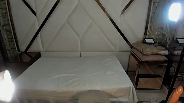 Snapshot of Shara_Oz chatting on February 2026 03:39:01 AM Shara Oz online show from February 2026 03:39:01 AM