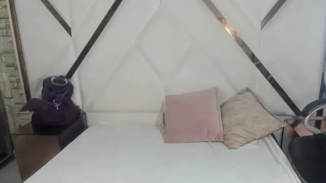 Snapshot of Shara_Oz chatting on February 2026 02:54:02 AM Shara Oz online show from February 2026 02:54:02 AM