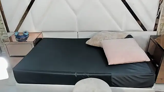 Snapshot of Shara_Oz chatting on February 2026 02:34:02 AM Shara Oz online show from February 2026 02:34:02 AM