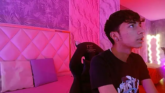 Snapshot of osamu_tay chatting on February 2026 11:33:02 AM osamu tay online show from February 2026 11:33:02 AM