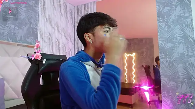 Snapshot of osamu_tay chatting on February 2026 12:04:02 PM osamu tay online show from February 2026 12:04:02 PM