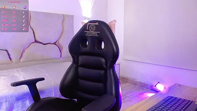 TINY TAY online show from March 2026 11:49:01 AM