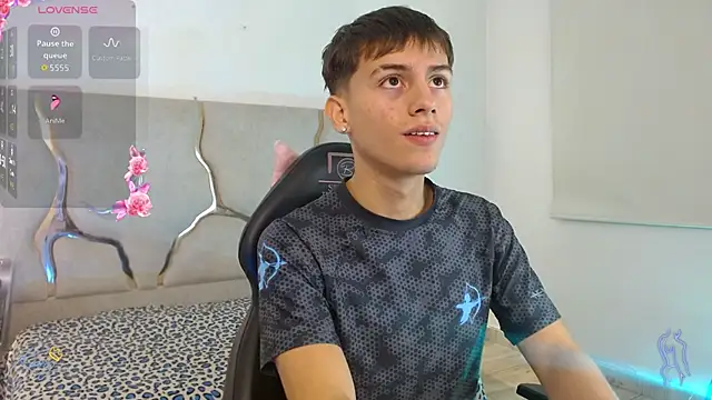 Snapshot of EVAN_TAY chatting on February 2026 03:04:01 AM EVAN TAY online show from February 2026 03:04:01 AM