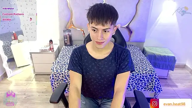 Snapshot of EVAN_TAY chatting on February 2026 02:52:01 AM EVAN TAY online show from February 2026 02:52:01 AM