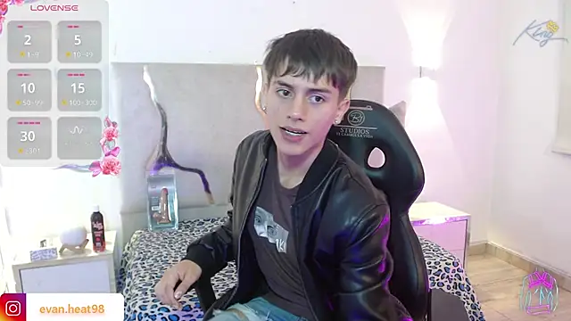 Snapshot of EVAN_TAY chatting on February 2026 03:16:02 AM EVAN TAY online show from February 2026 03:16:02 AM