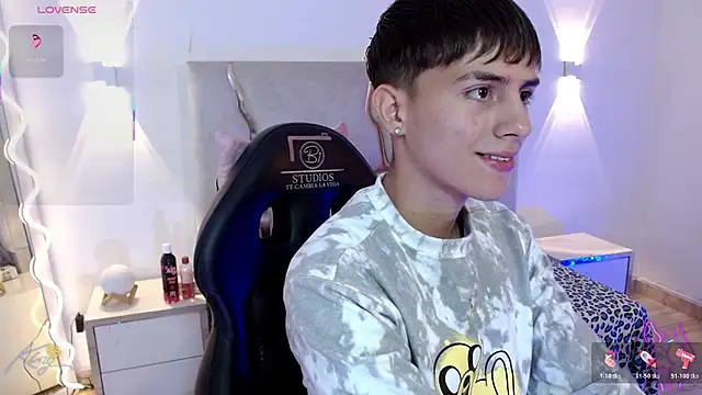 Snapshot of EVAN_TAY chatting on February 2026 03:06:01 AM EVAN TAY online show from February 2026 03:06:01 AM