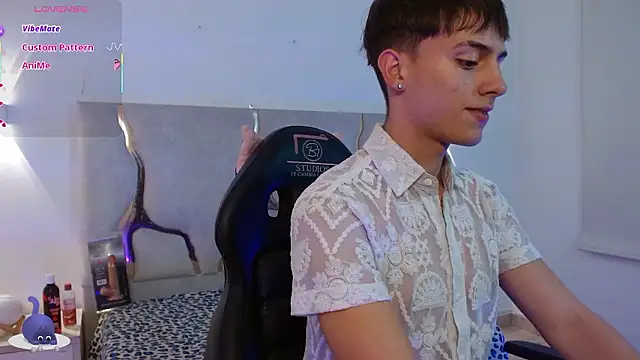 Snapshot of EVAN_TAY chatting on February 2026 03:06:01 AM EVAN TAY online show from February 2026 03:06:01 AM