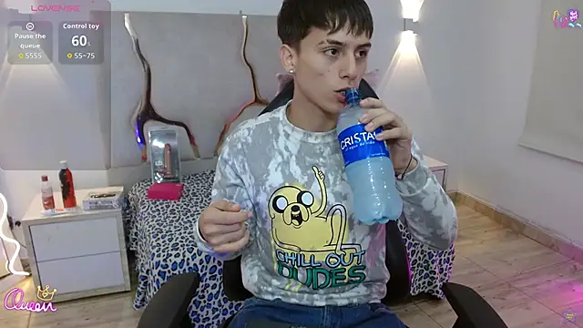 Snapshot of EVAN_TAY chatting on February 2026 02:45:02 AM EVAN TAY online show from February 2026 02:45:02 AM