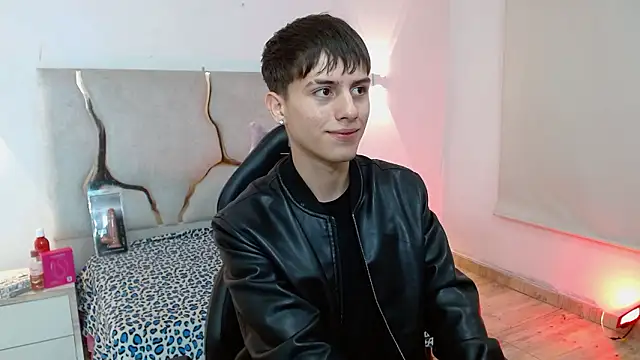 Snapshot of EVAN_TAY chatting on February 2026 03:07:02 AM EVAN TAY online show from February 2026 03:07:02 AM