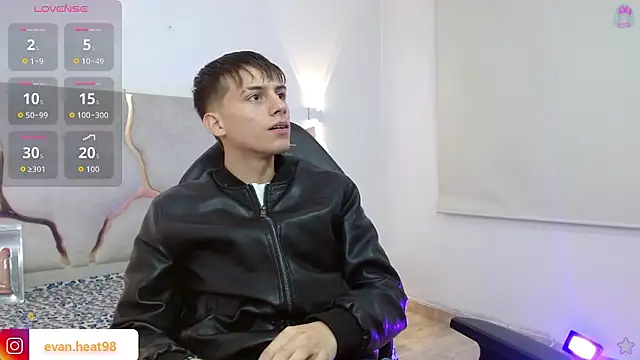 Snapshot of EVAN_TAY chatting on March 2026 03:07:01 AM EVAN TAY online show from March 2026 03:07:01 AM