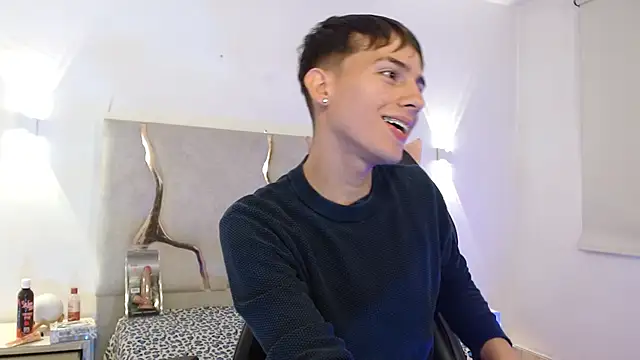 Snapshot of EVAN_TAY chatting on February 2026 07:11:01 PM EVAN TAY online show from February 2026 07:11:01 PM